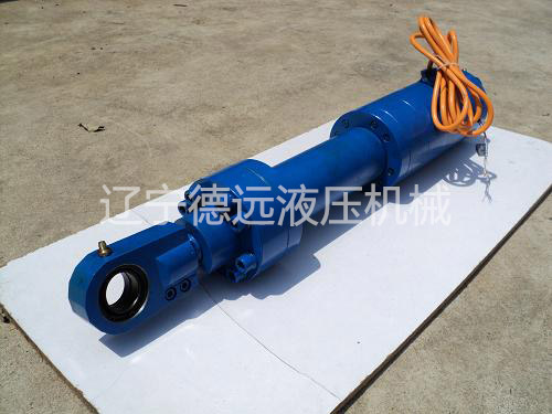 CD内置(zhì)位移傳(chuan)感器液(ye)壓缸