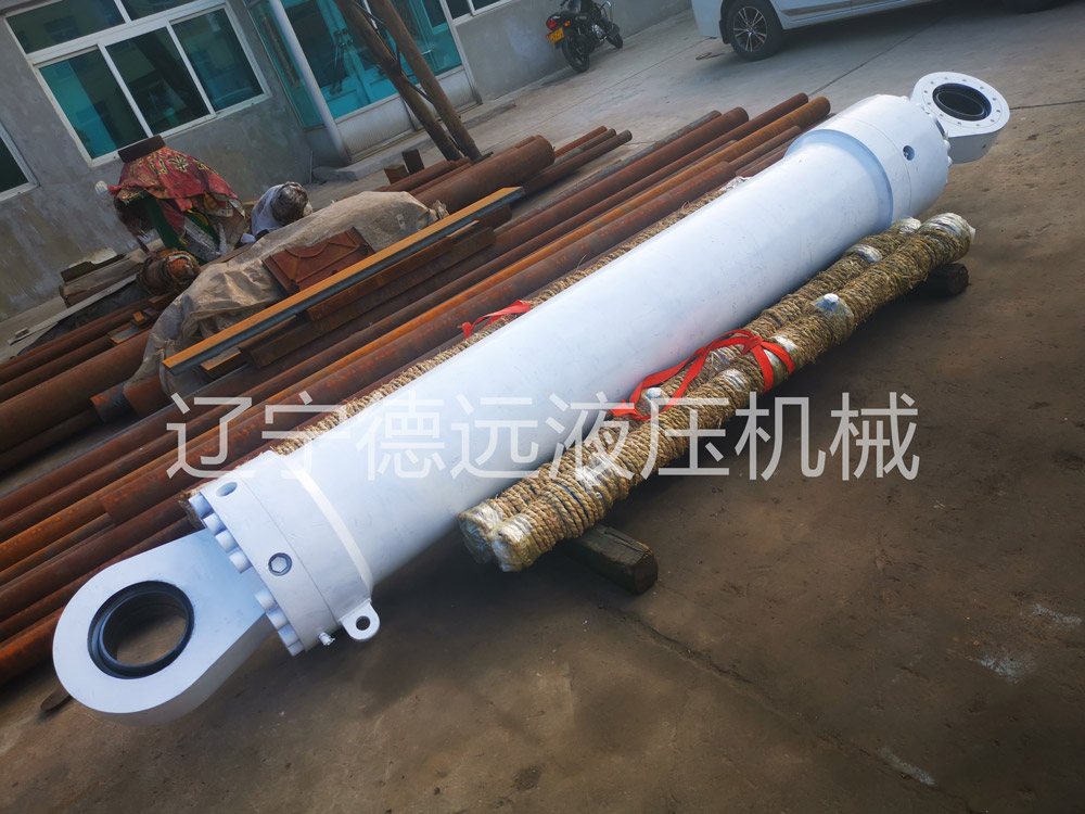 CD350系列(liè)重型液(ye)壓缸，行(hang)程5米