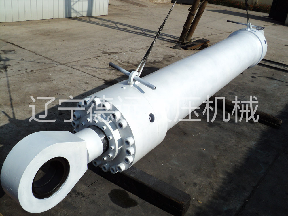 CD350大型(xíng)液壓缸(gāng)