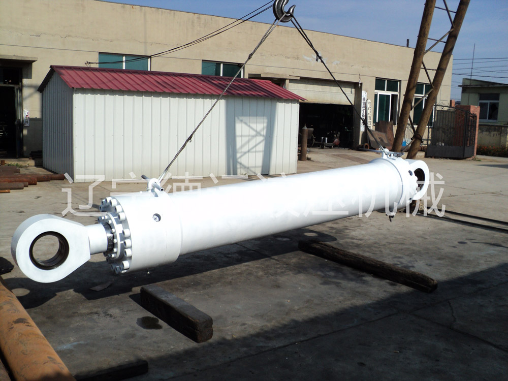 CD350大型(xíng)液壓缸(gāng)