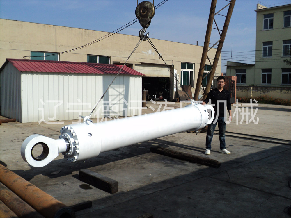 CD350大型(xíng)液壓缸(gāng)