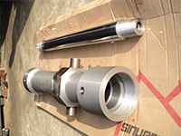 位移傳(chuan)感回轉(zhuan)油缸