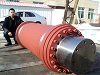 旋壓(ya)機主油(yóu)缸D500-450-1000